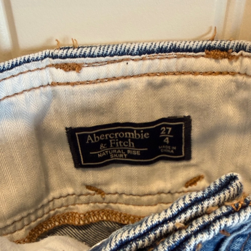 NWOT- Abercrombie & Fitch Classic Blue Denim Mini Skirt - Picture 2 of 5
